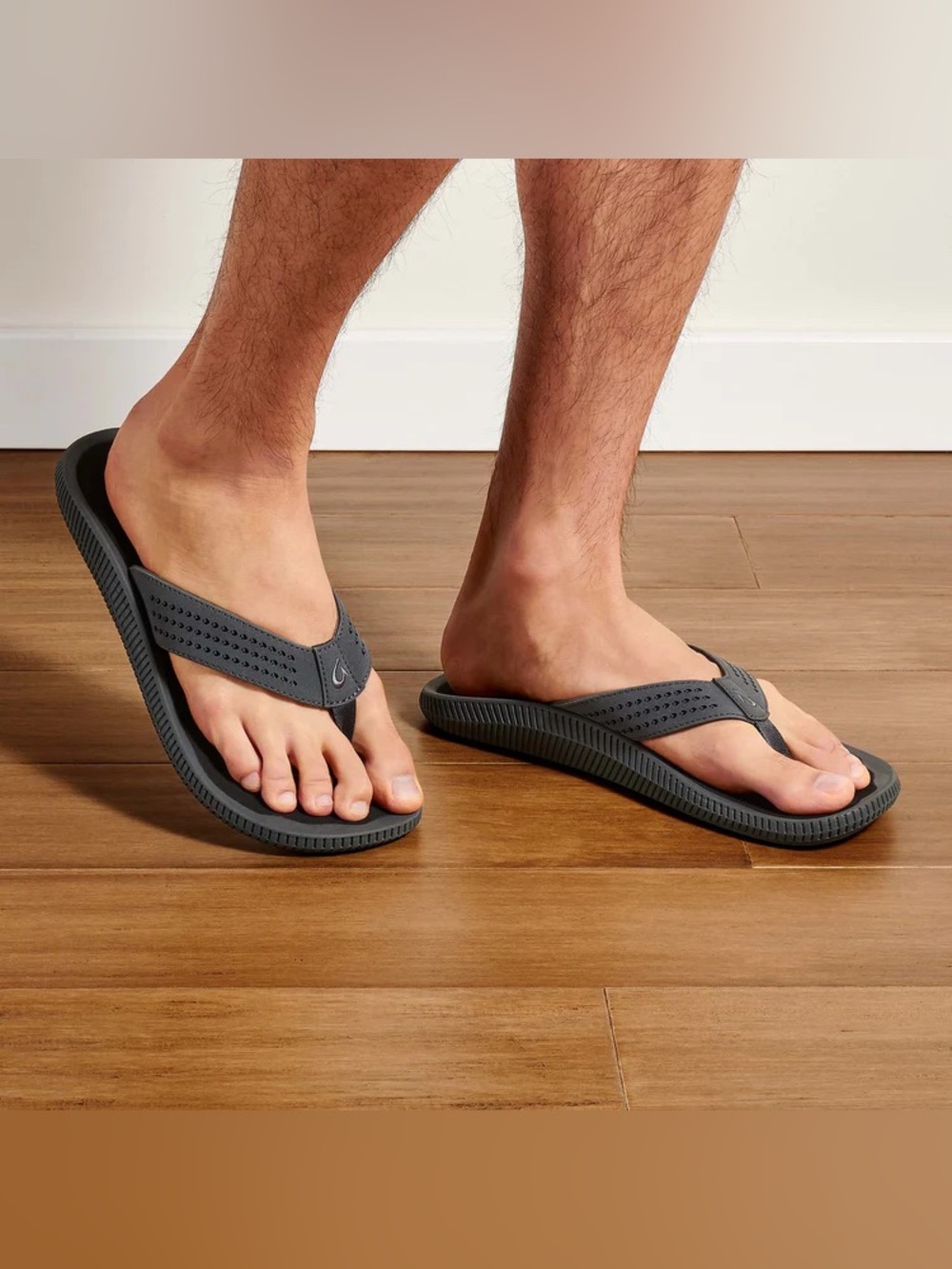 OluKai Ulele Beach Sandals - Size 10